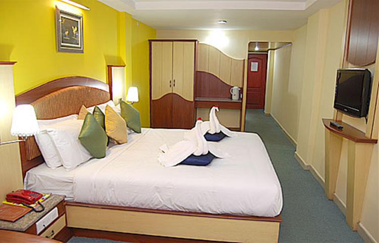 Ponmari residency royal honey  suite room